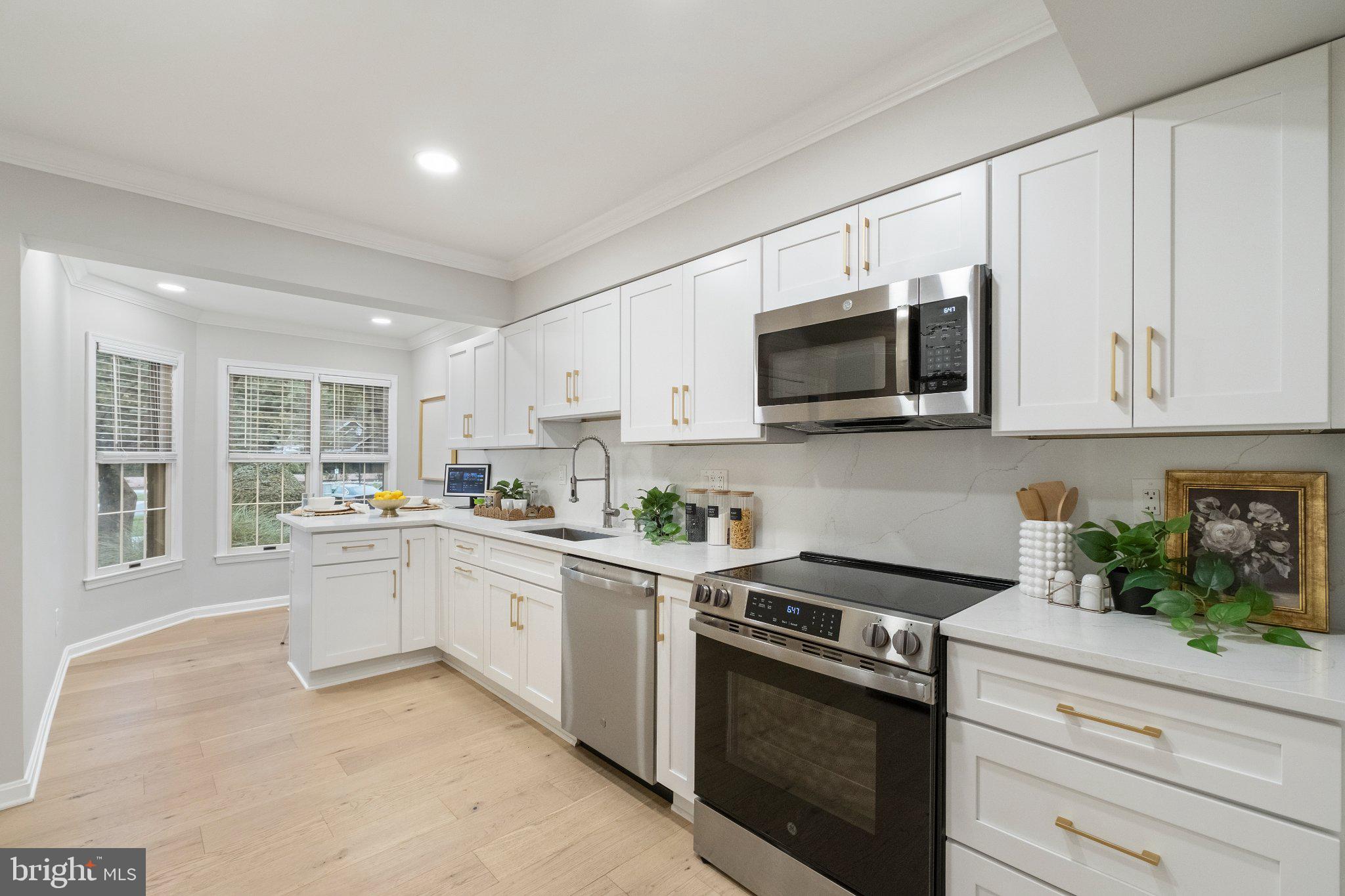 12 RIVER OAKS CIRCLE