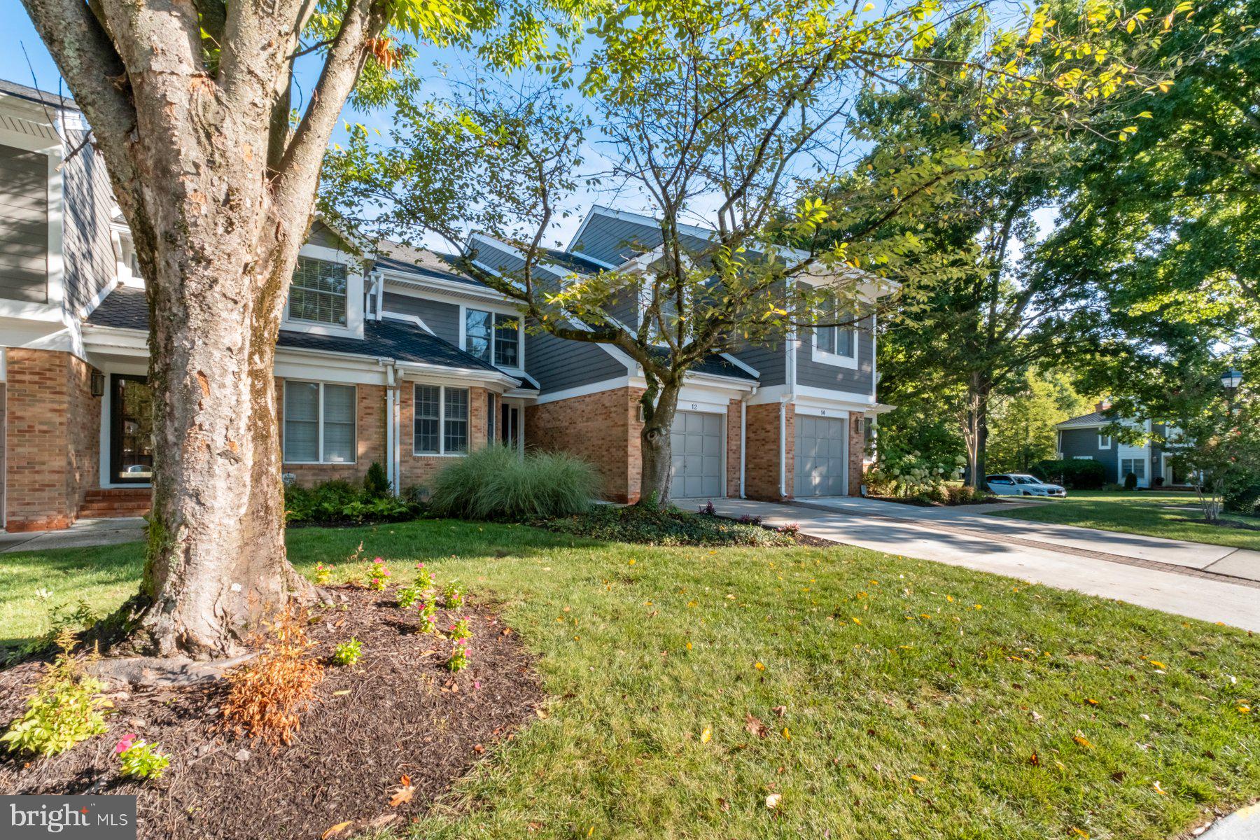 12 RIVER OAKS CIRCLE
