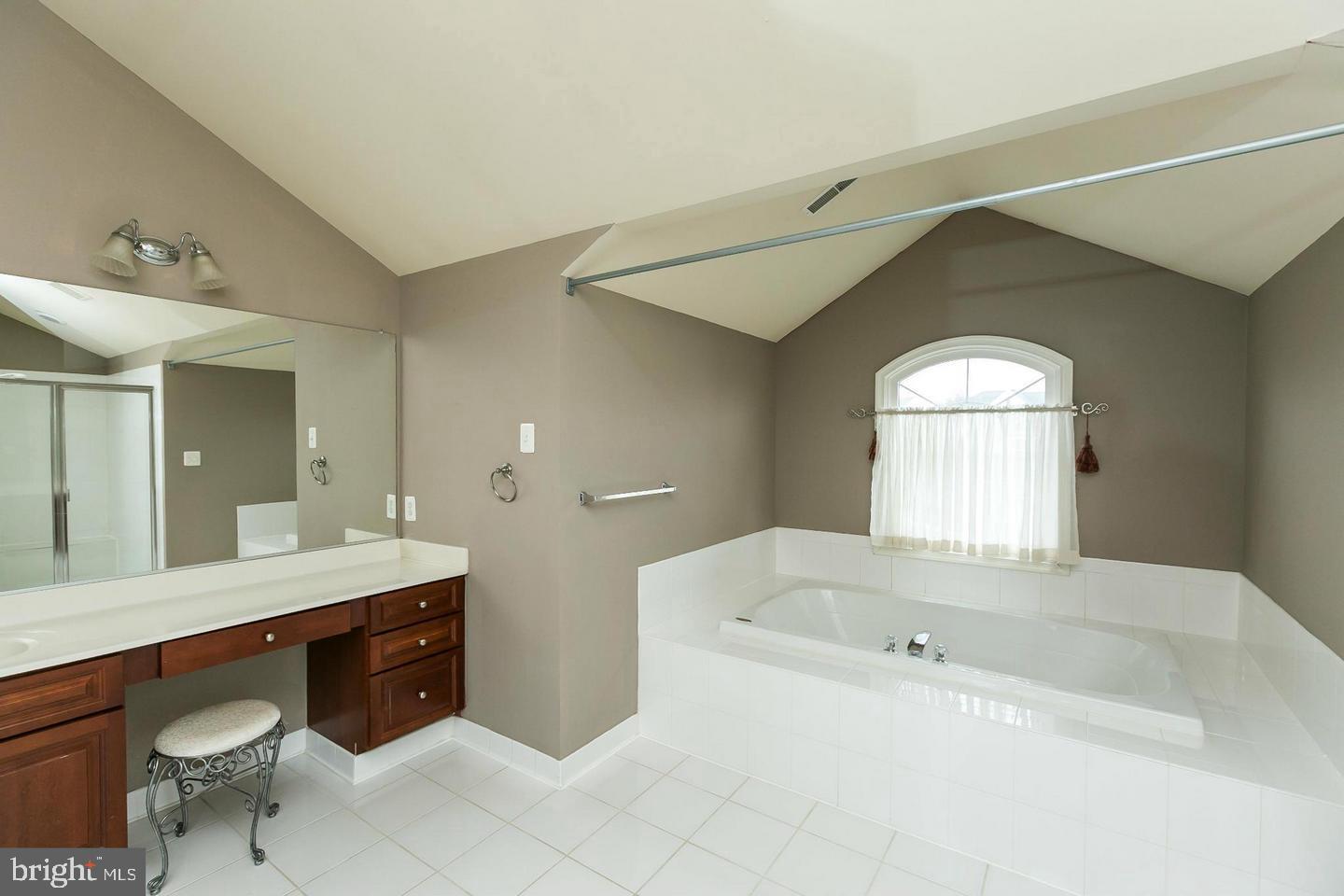 HAMPSHIRE GREENS - Residential