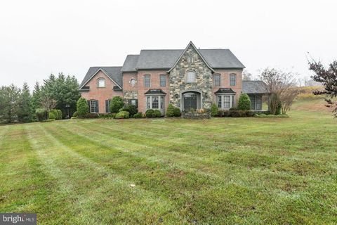 Photo of 16843 Harbour Town Drive, ASHTON, MD 20861 (MLS # MDMC2229532)