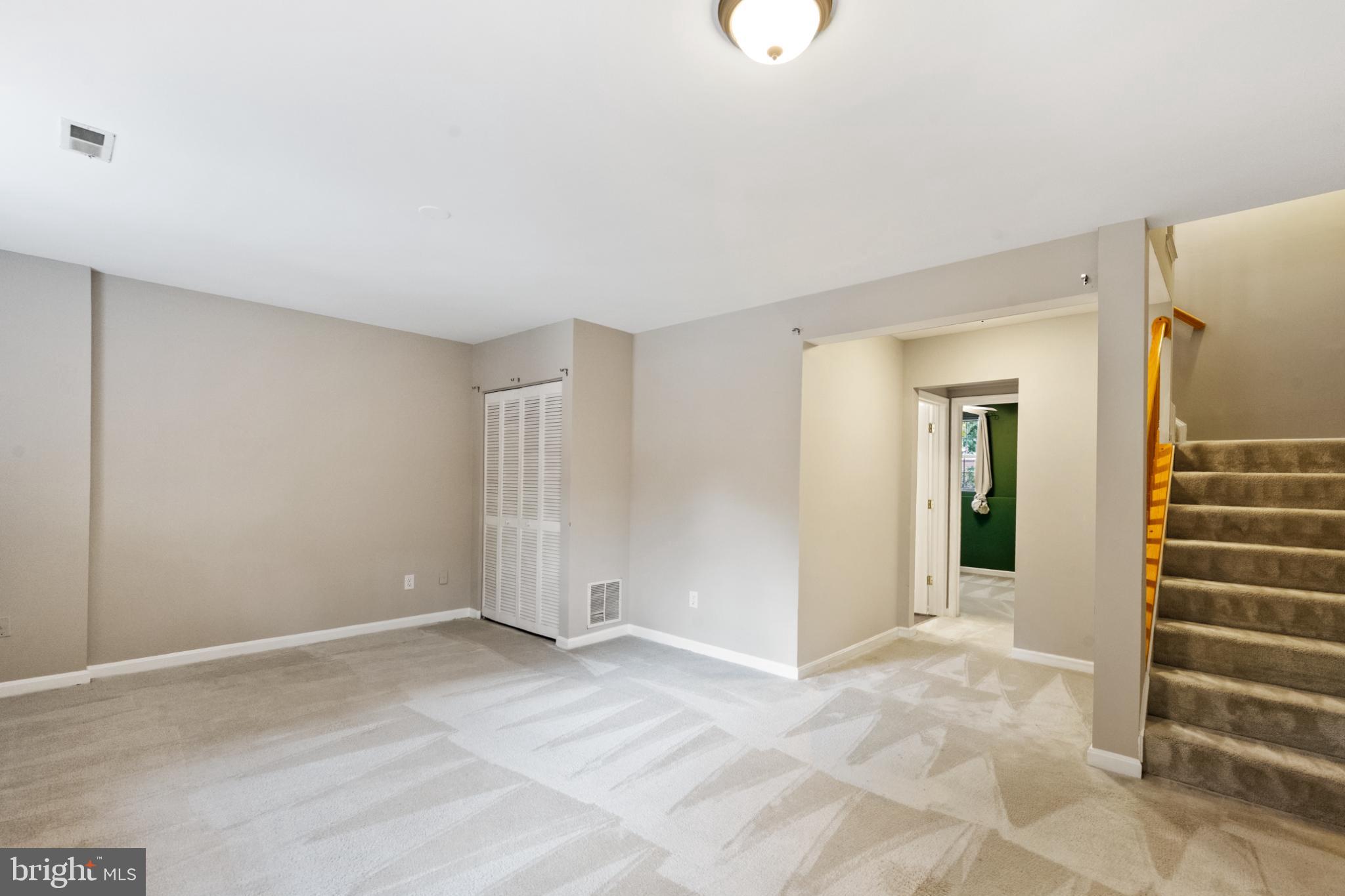 SOUTH RIDING - Residential