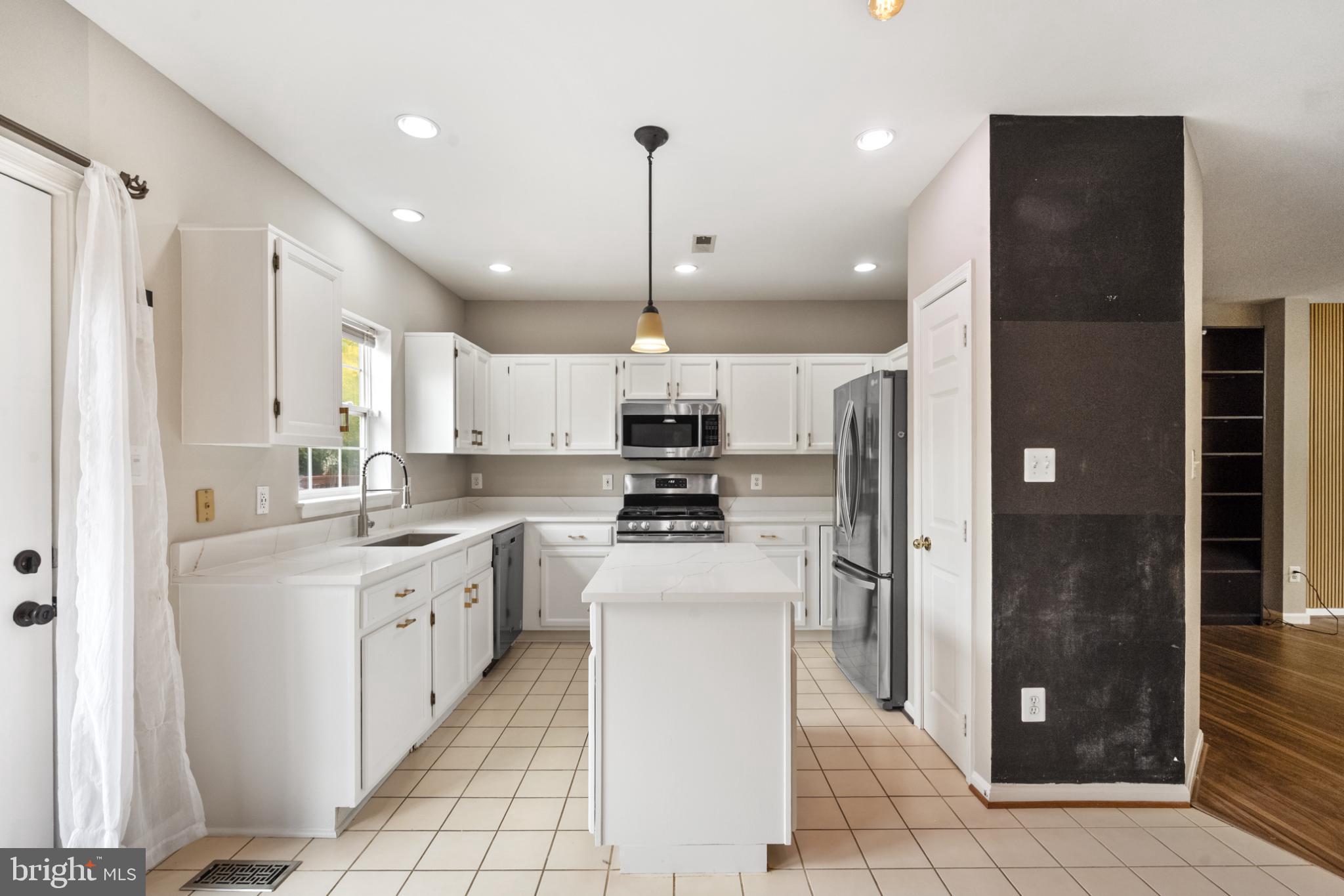 SOUTH RIDING - Residential