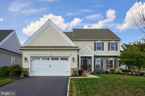Photo of 674 WARMINSTER LN, LANCASTER, PA 17601 (MLS # PALA2041076)