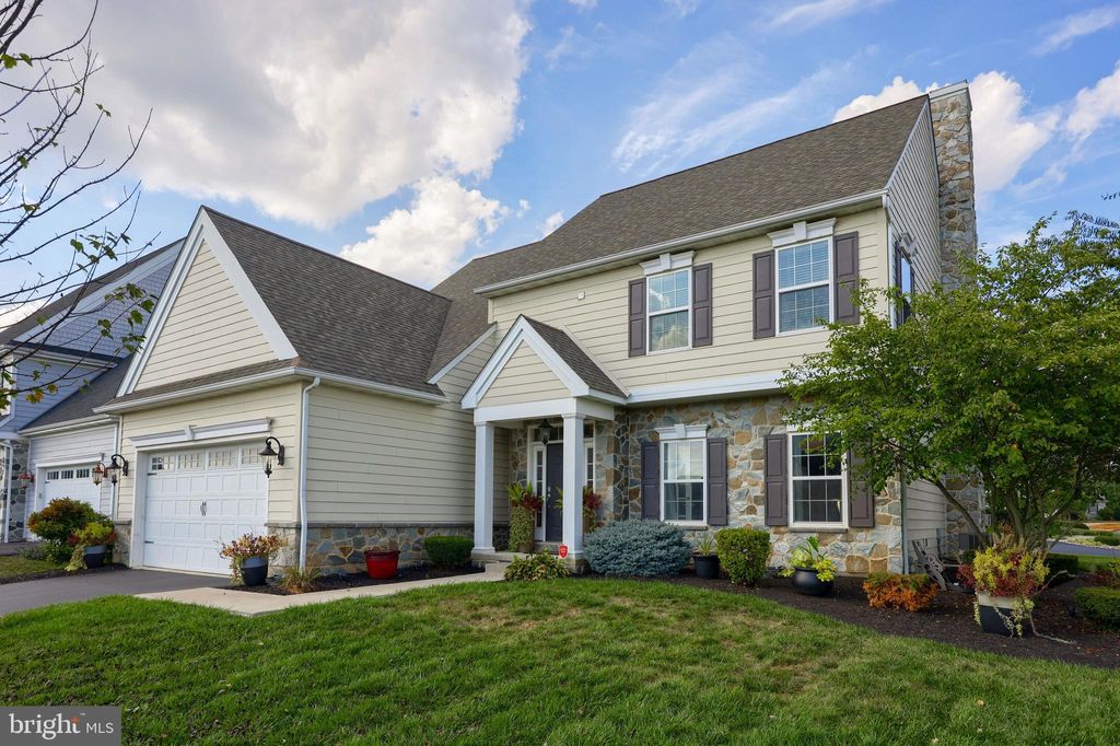 Photo of 674 WARMINSTER LN, LANCASTER, PA 17601 (MLS # PALA2041076)