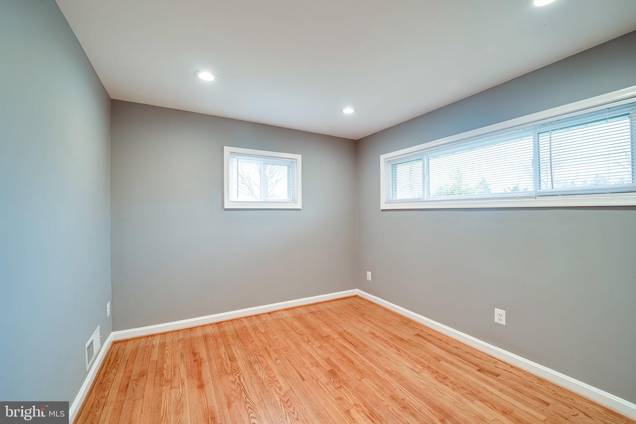 SUNSET MANOR - Residential Lease