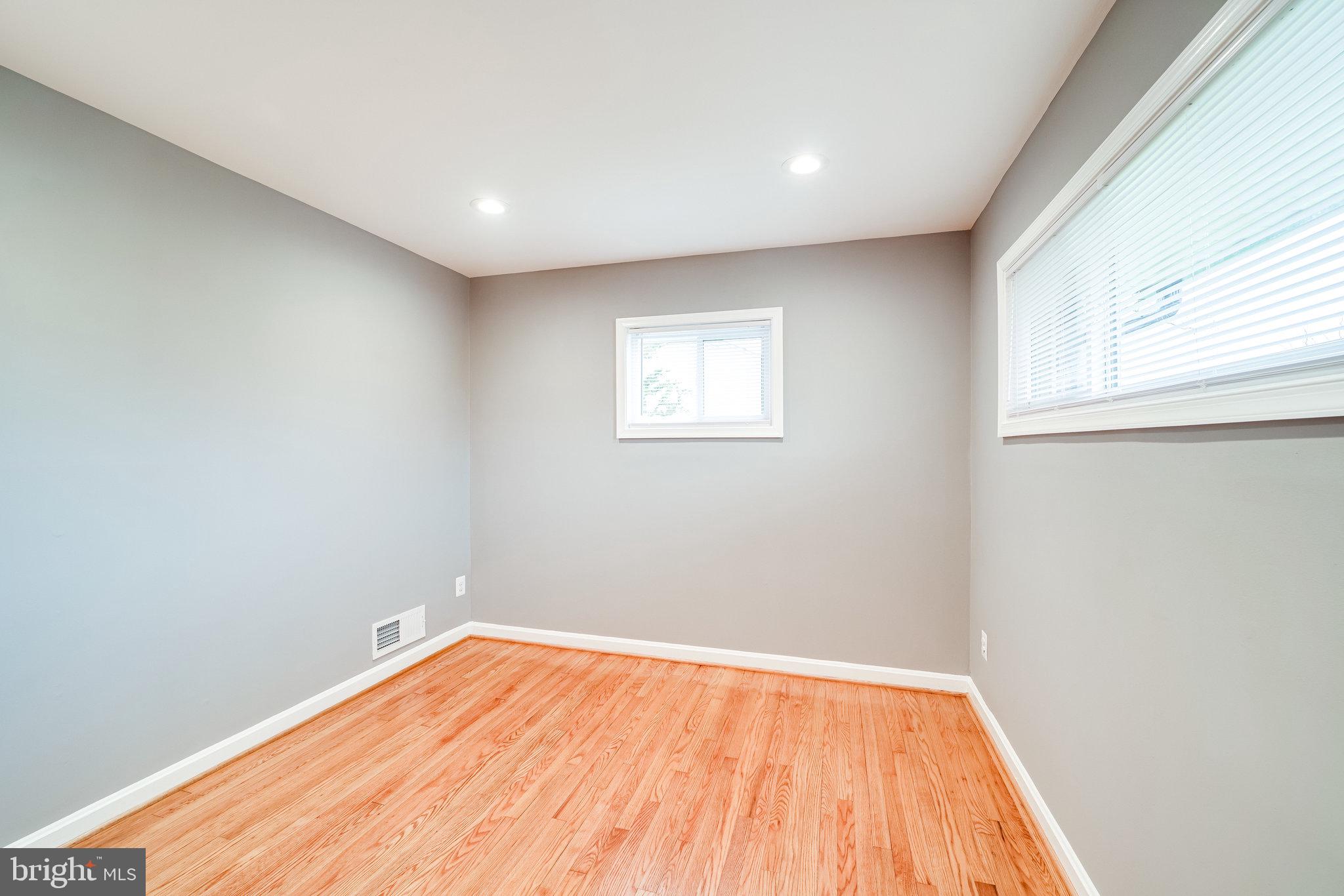 SUNSET MANOR - Residential Lease