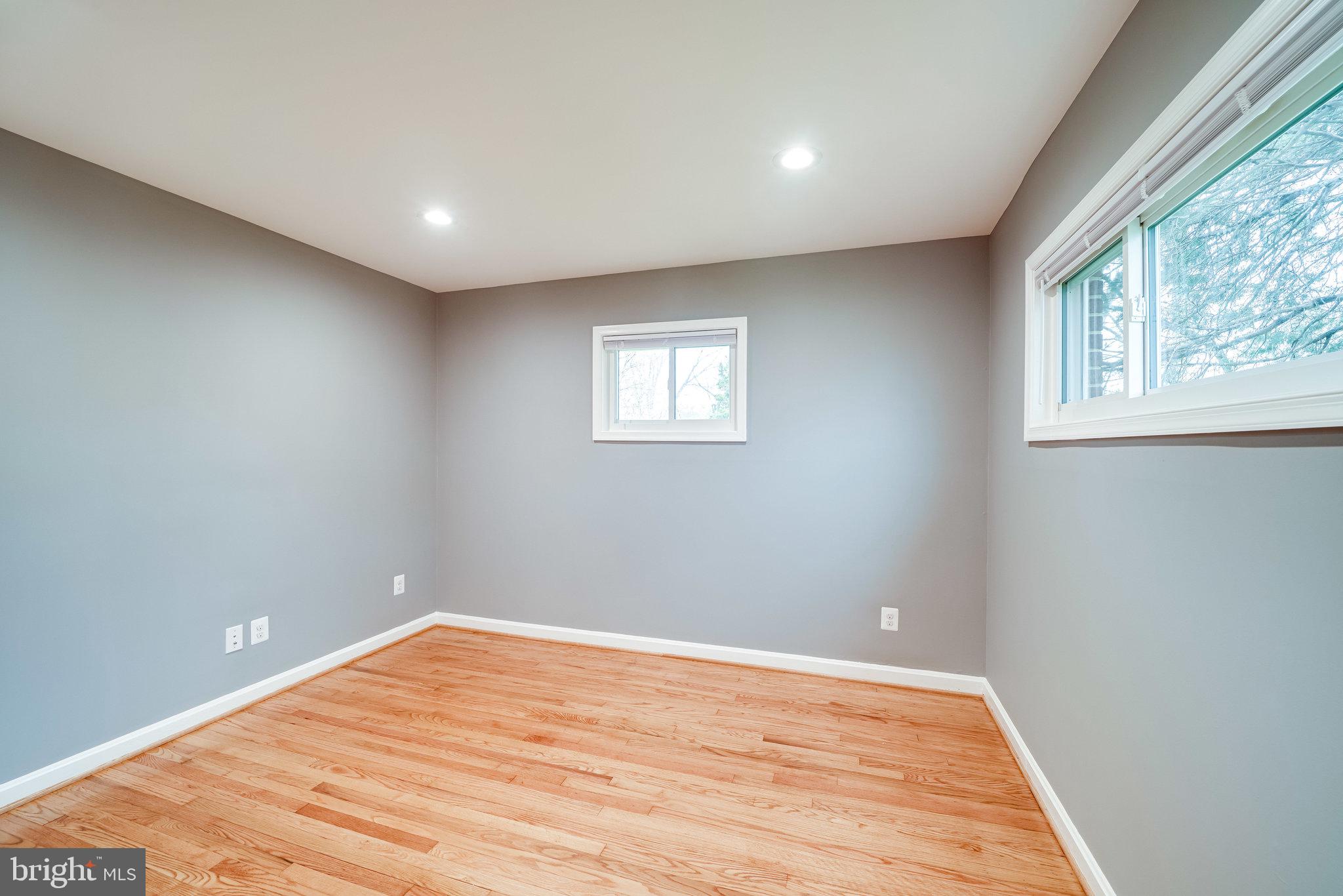 SUNSET MANOR - Residential Lease