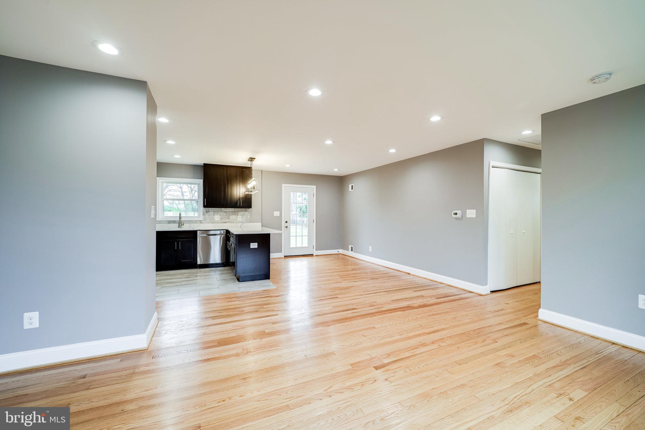 SUNSET MANOR - Residential Lease