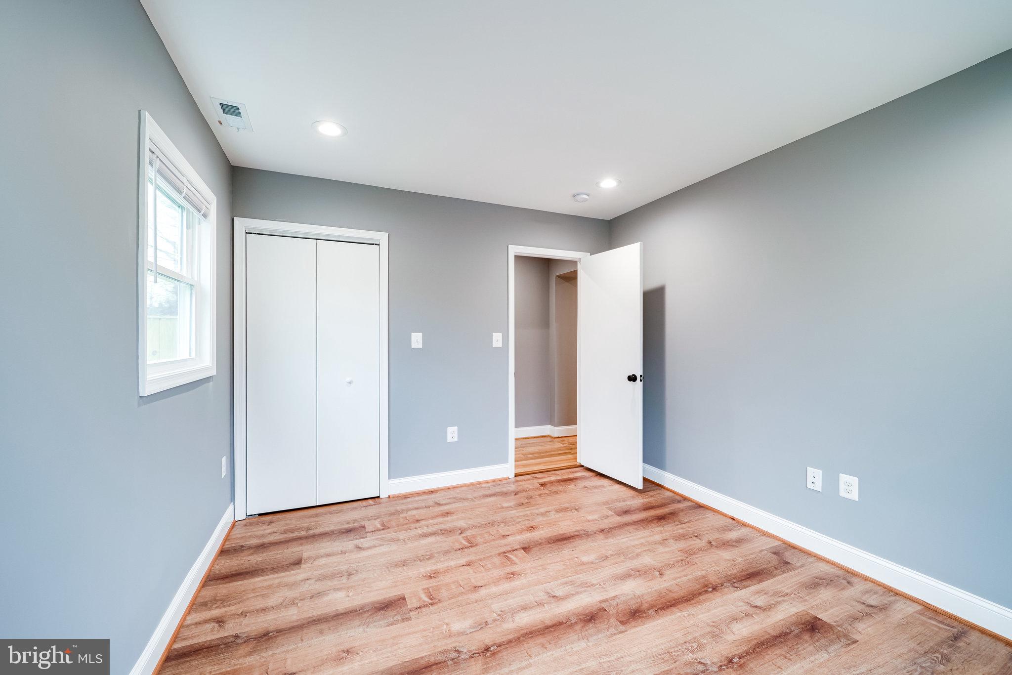 SUNSET MANOR - Residential Lease