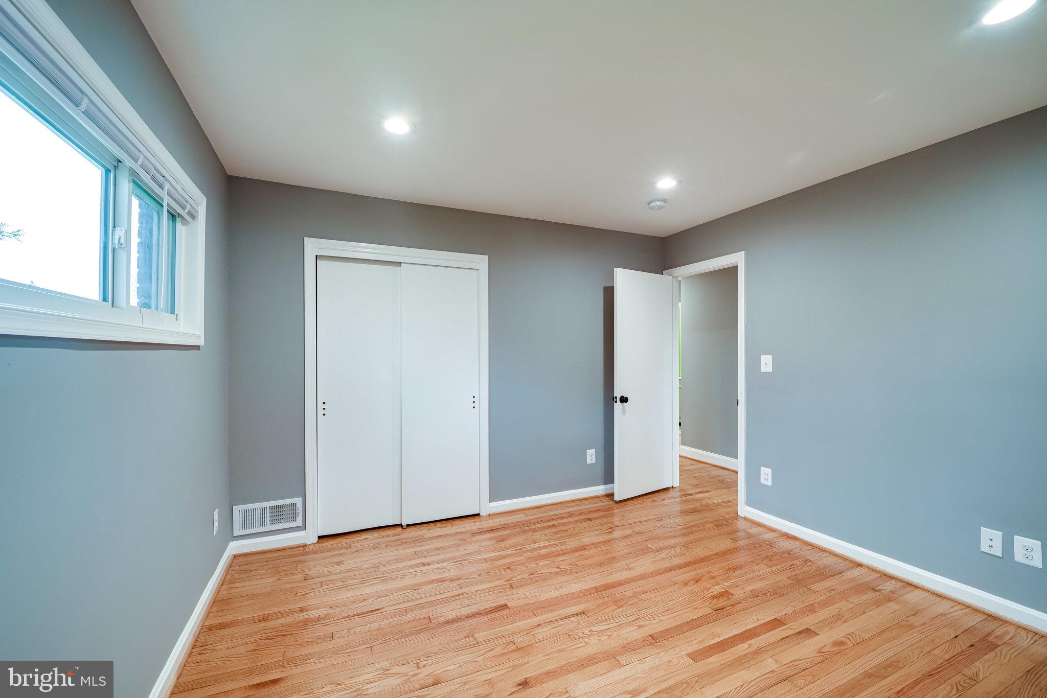 SUNSET MANOR - Residential Lease