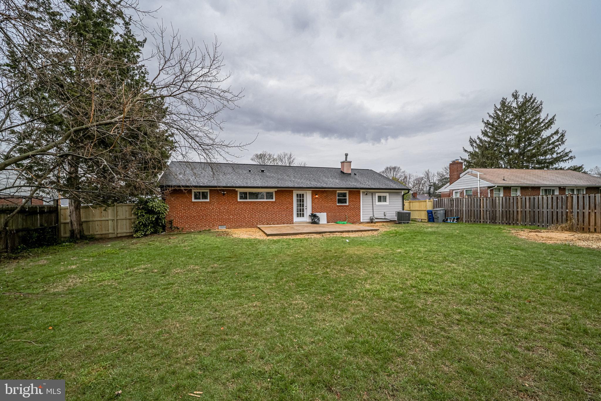 SUNSET MANOR - Residential Lease