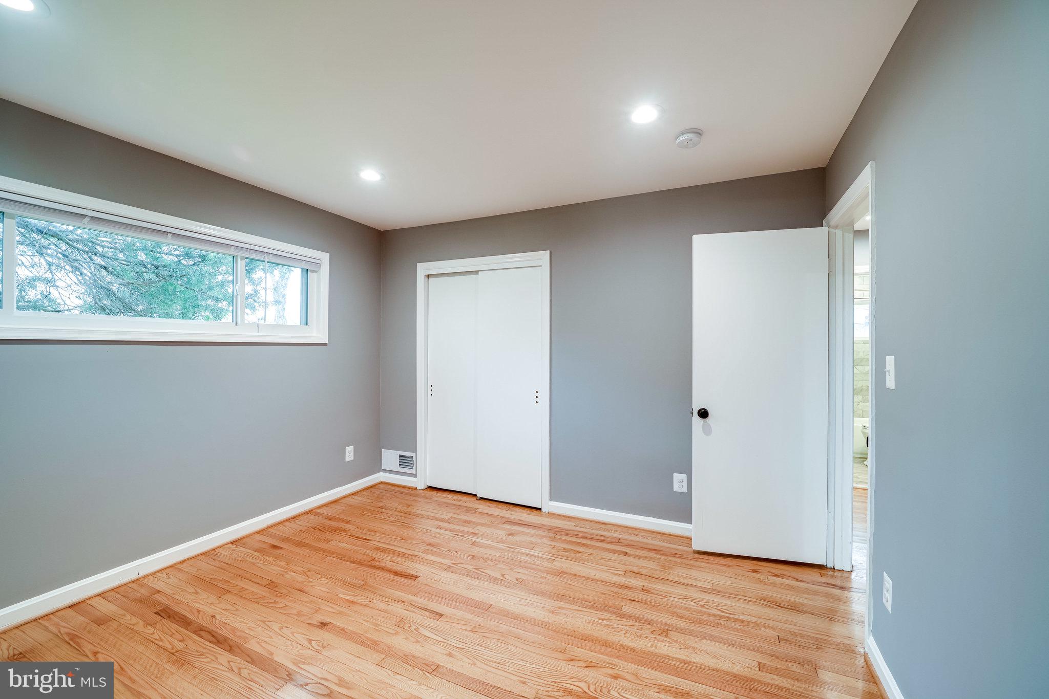 SUNSET MANOR - Residential Lease