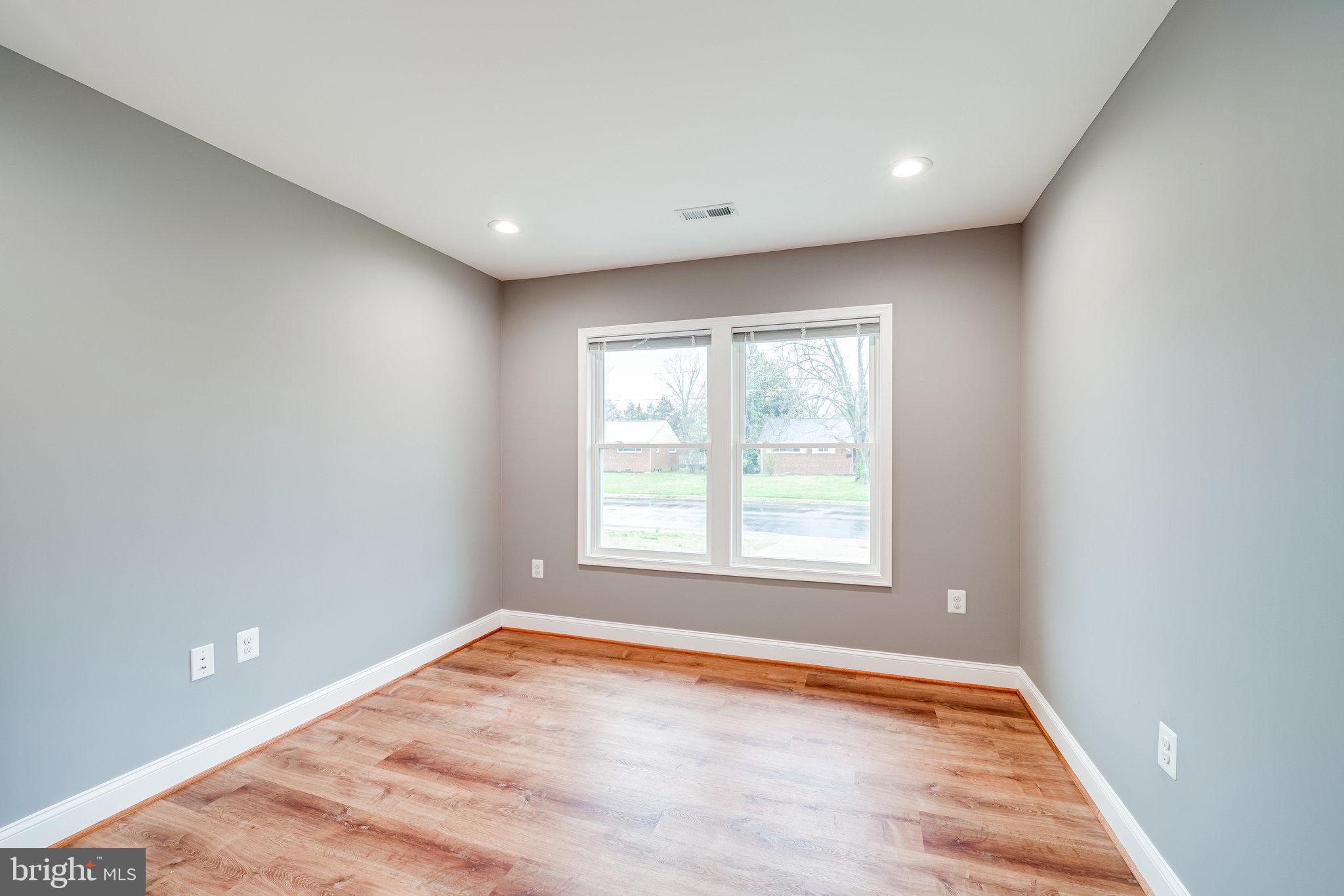 SUNSET MANOR - Residential Lease