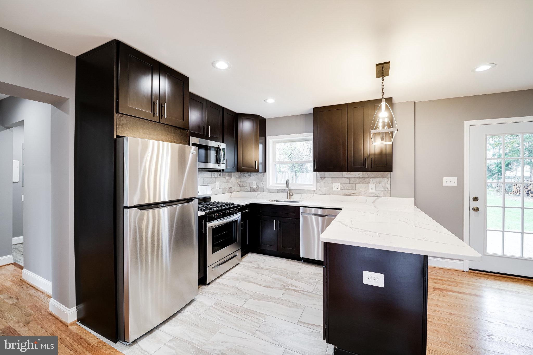 SUNSET MANOR - Residential Lease