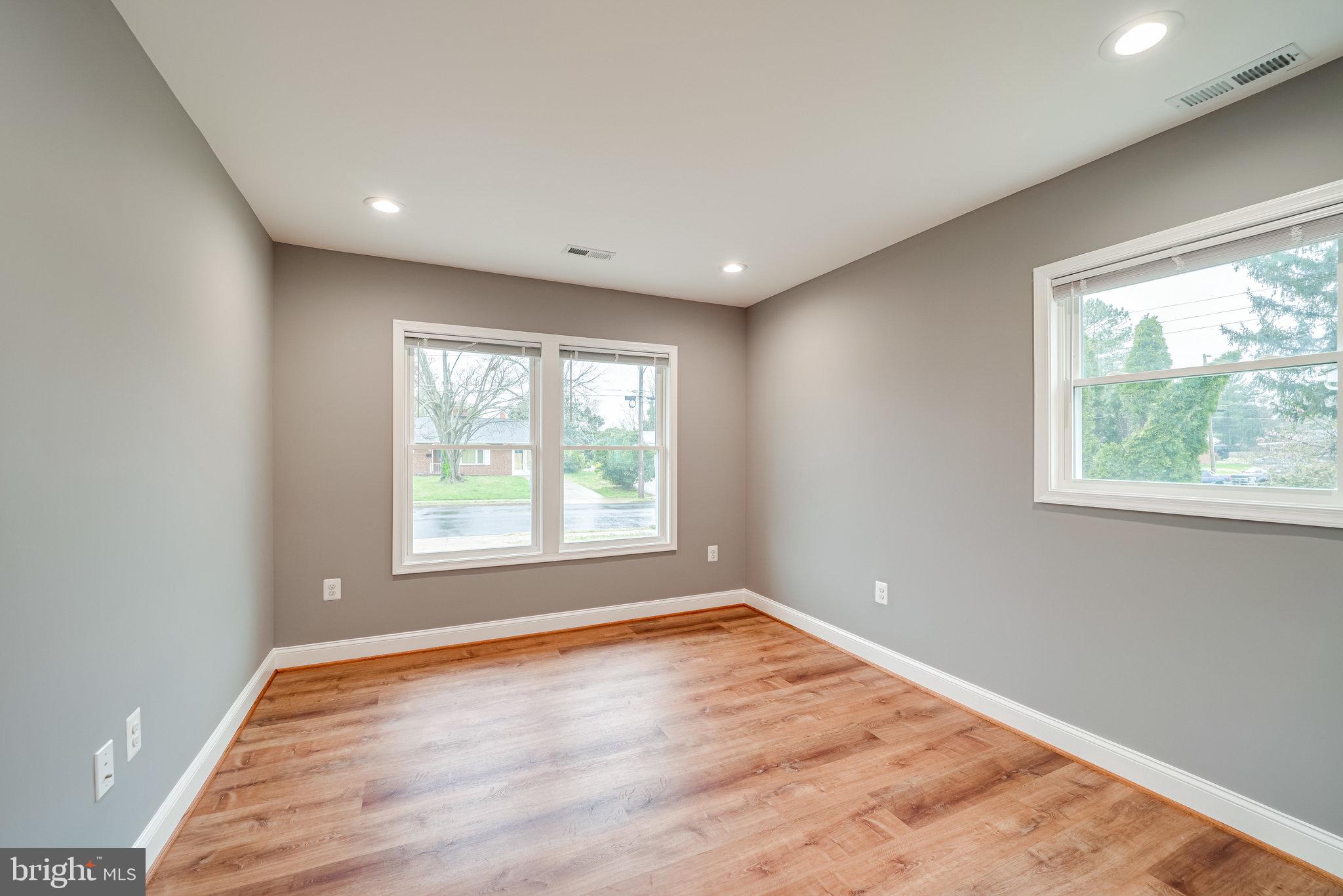 SUNSET MANOR - Residential Lease