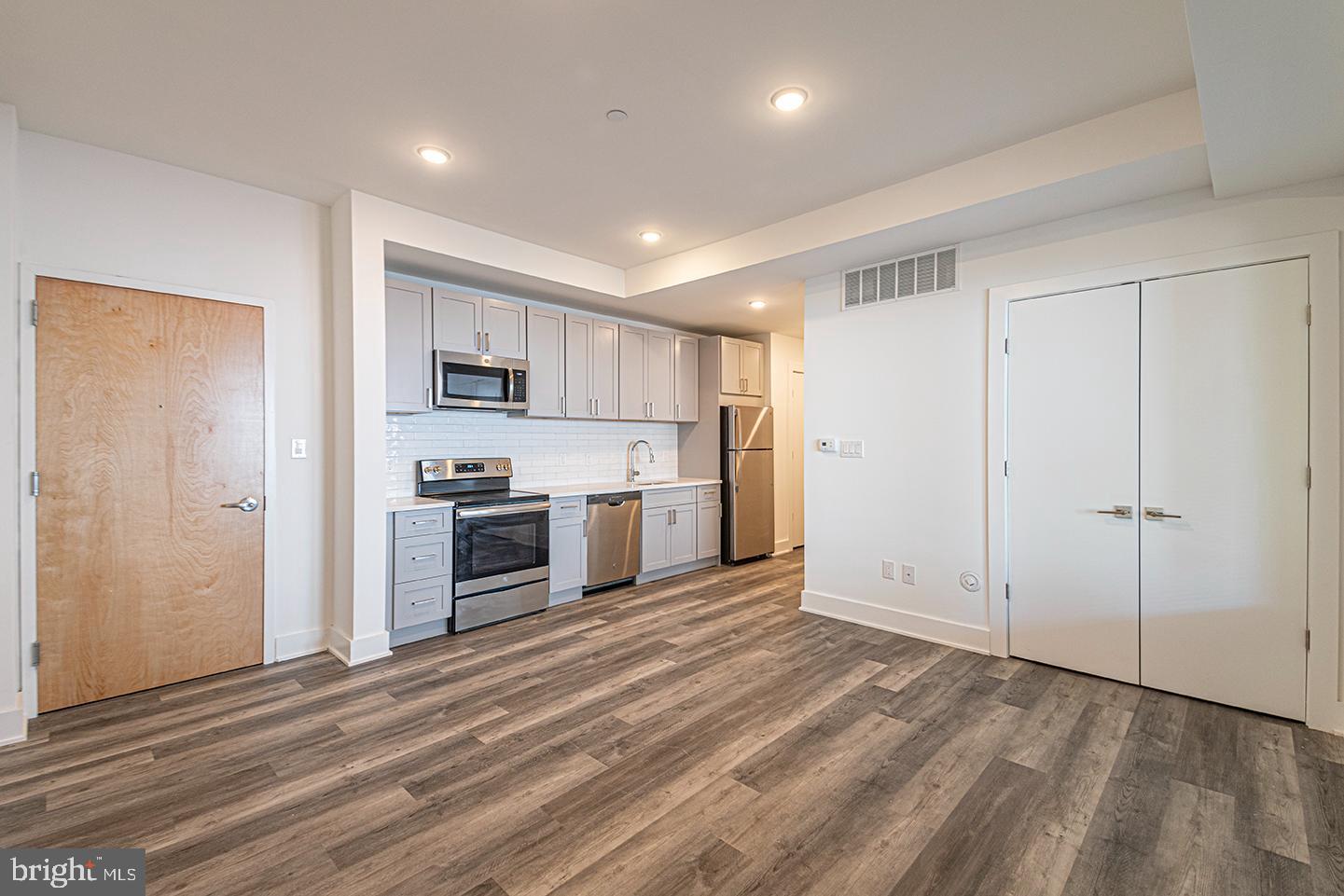 LOFT DISTRICT - Residential Lease