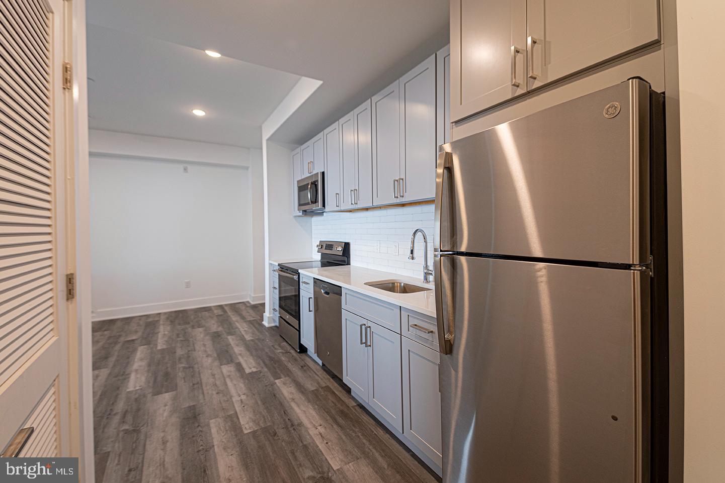 LOFT DISTRICT - Residential Lease