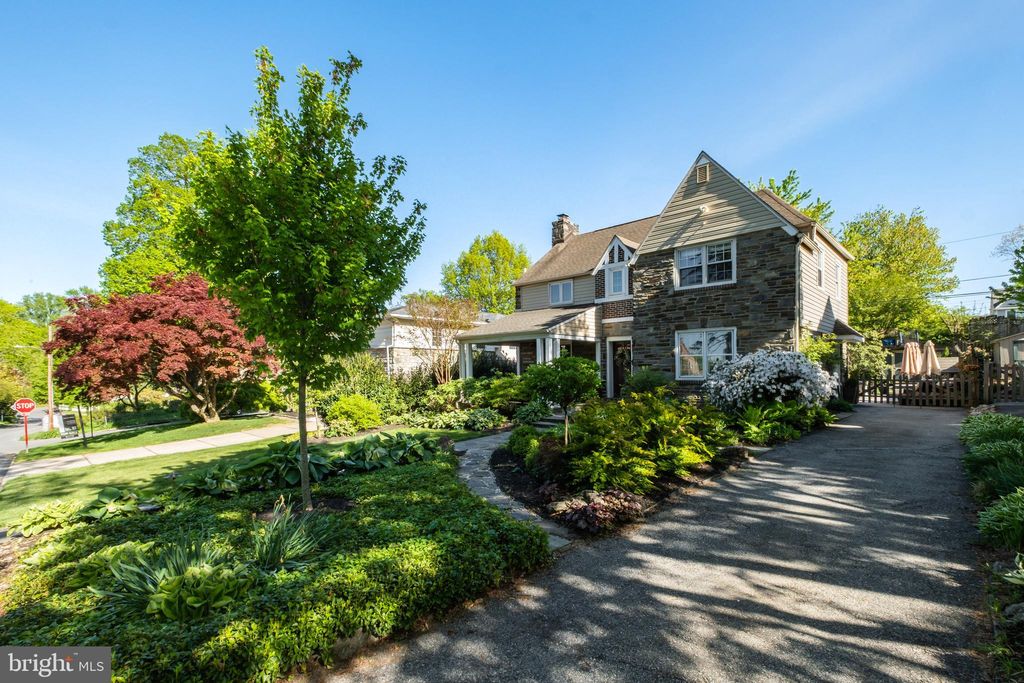 Photo of 18 W Amherst Road, BALA CYNWYD, PA 19004 (MLS # PAMC2177650)