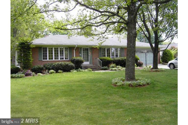 COUNTRY CLUB HILLS - Residential Lease