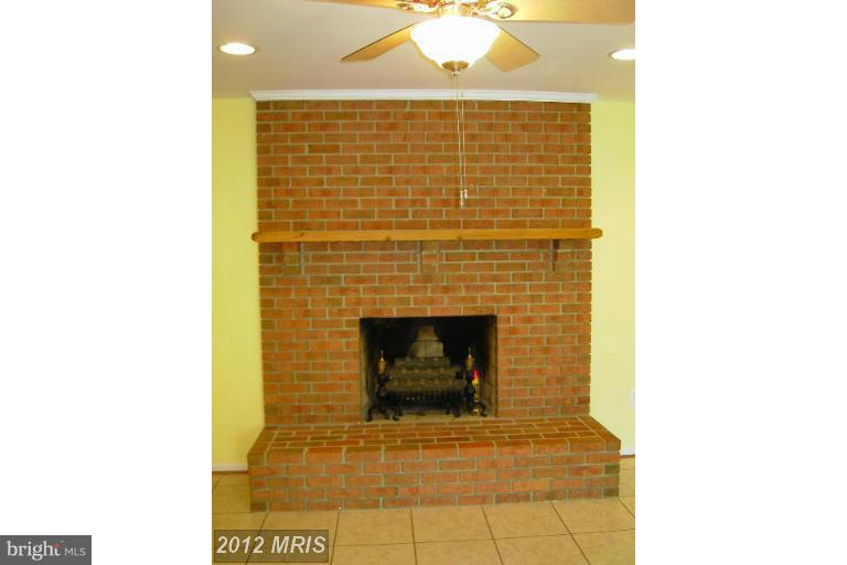 COUNTRY CLUB HILLS - Residential Lease