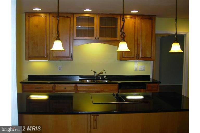 COUNTRY CLUB HILLS - Residential Lease