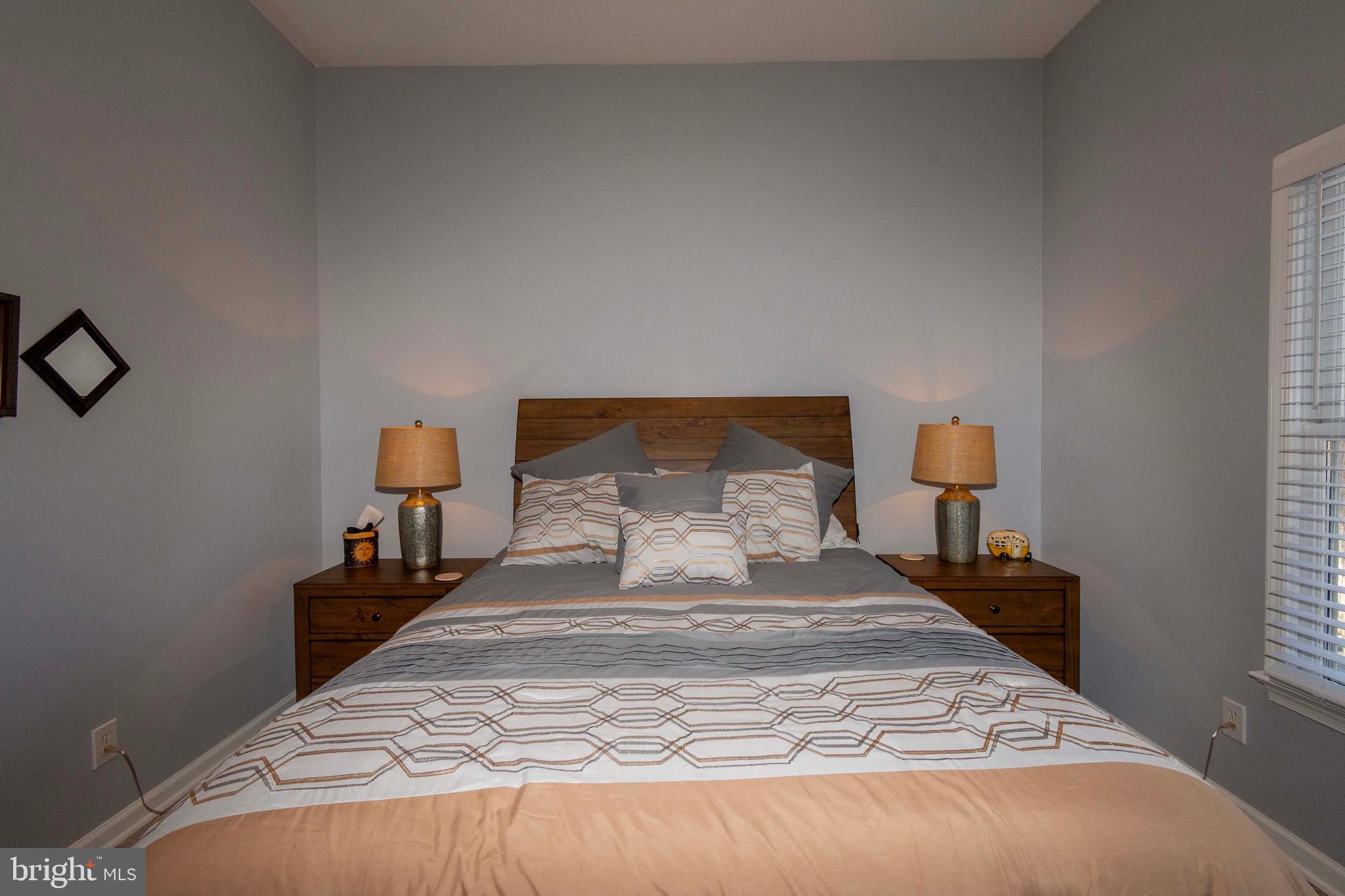 OAK LANDING - Residential