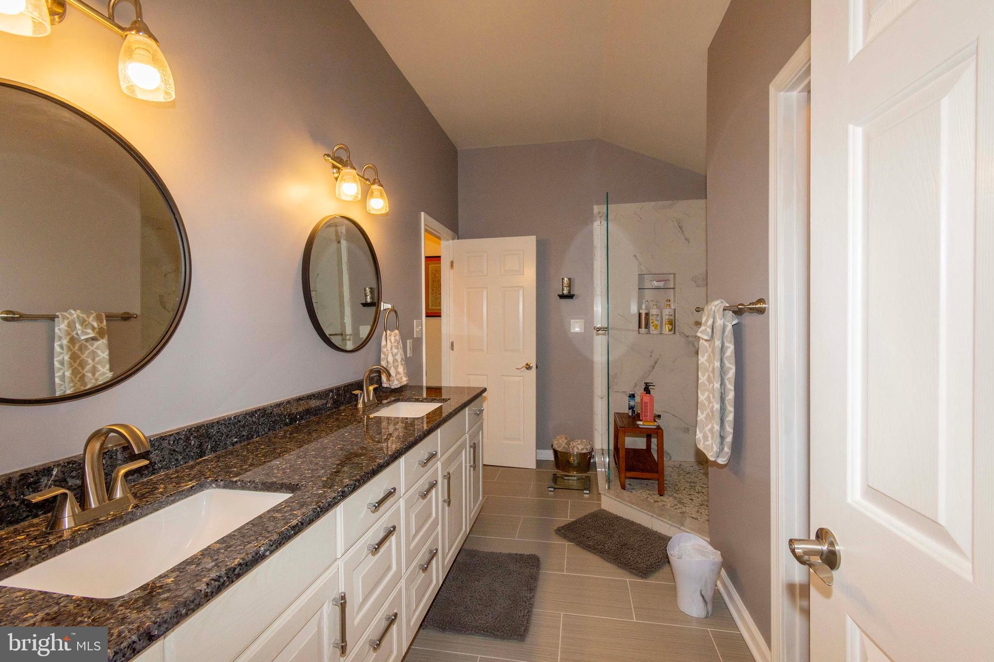 OAK LANDING - Residential