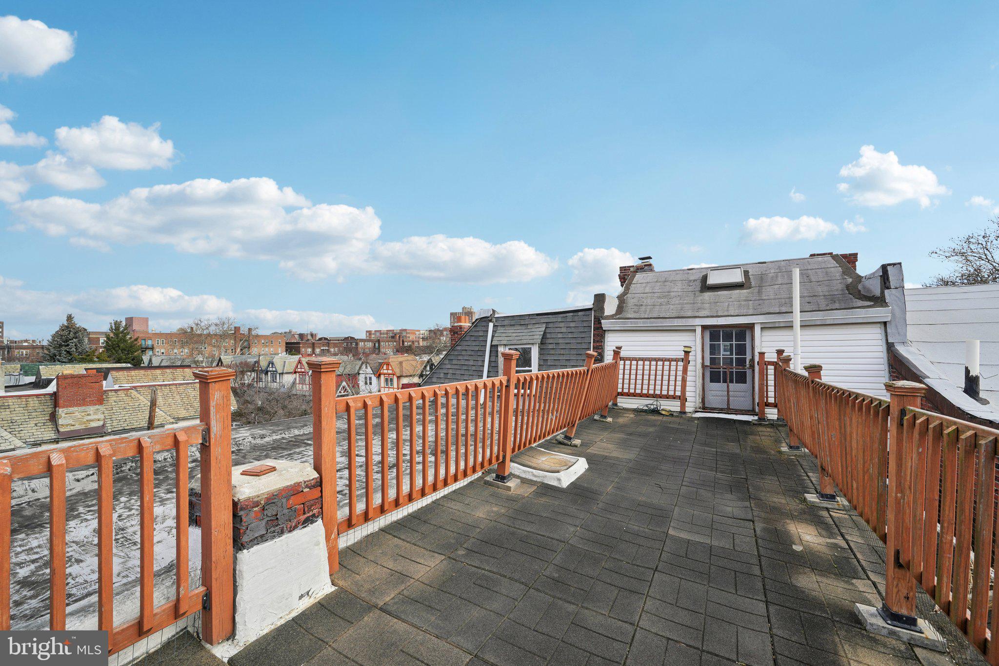 UNIVERSITY CITY - Residential