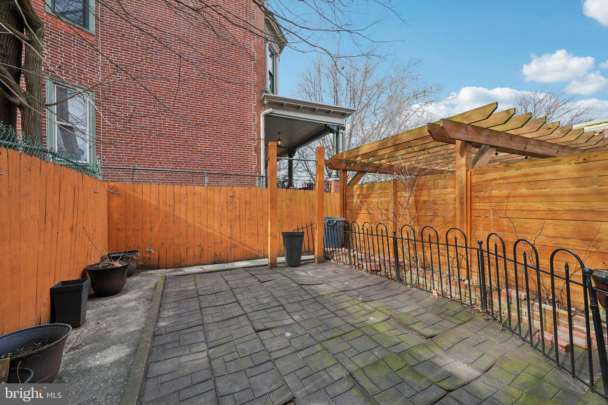 UNIVERSITY CITY - Residential