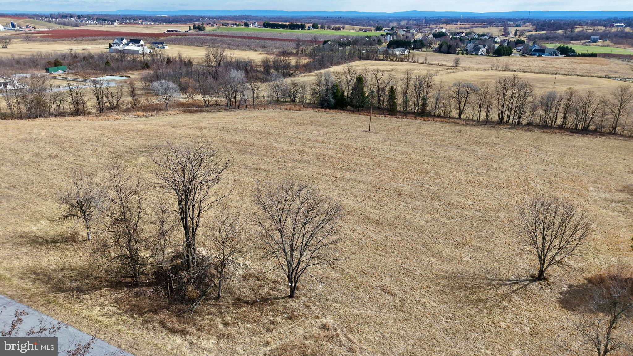 MOUNTAIN VISTAS - Land