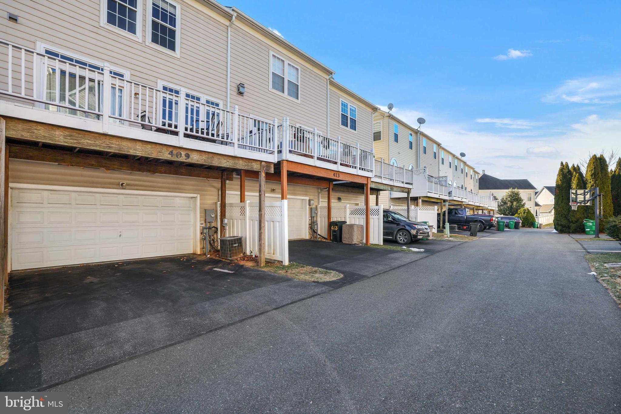 LAKELANDS - Residential Lease