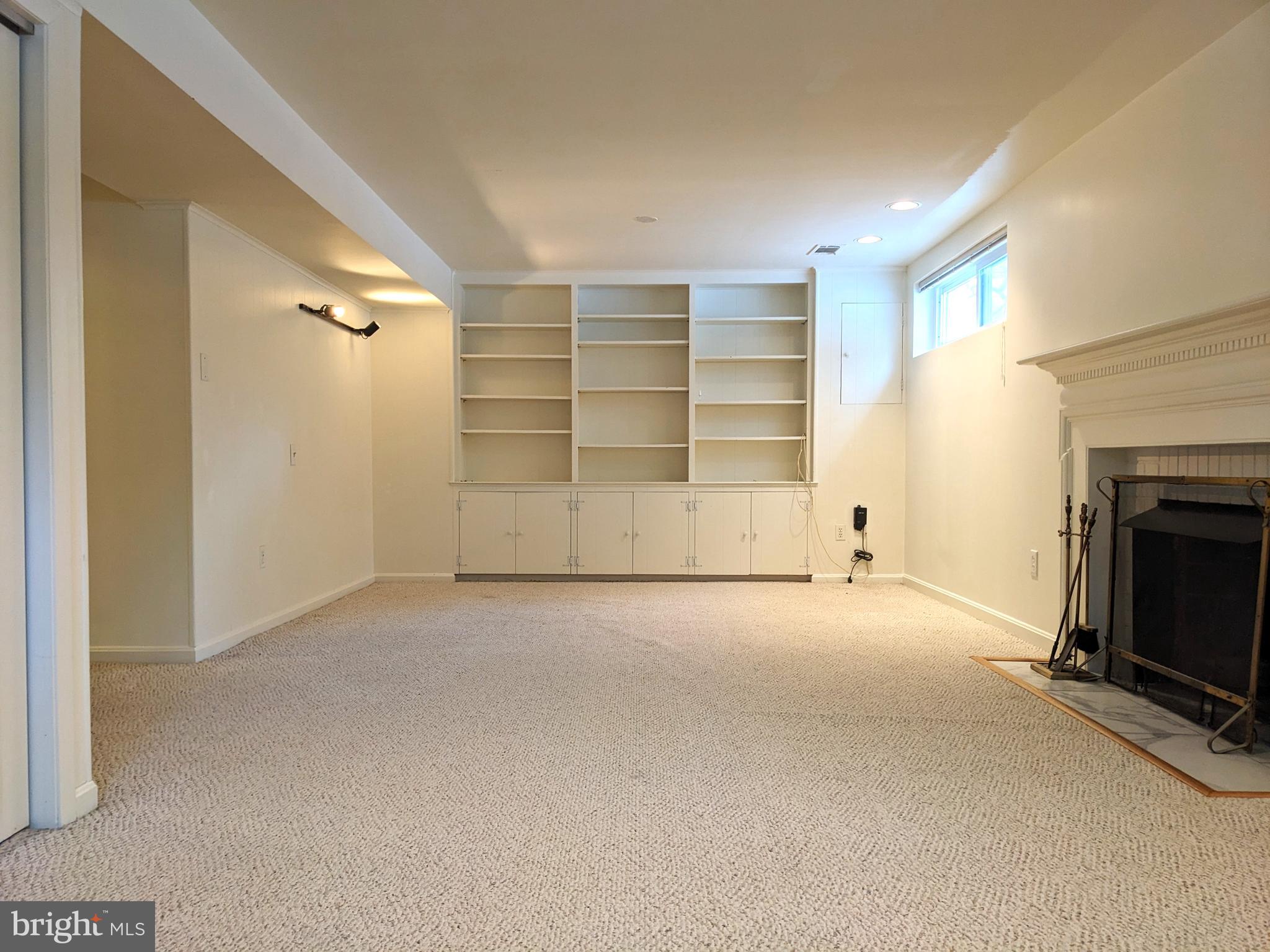 WOODHAVEN - Residential Lease