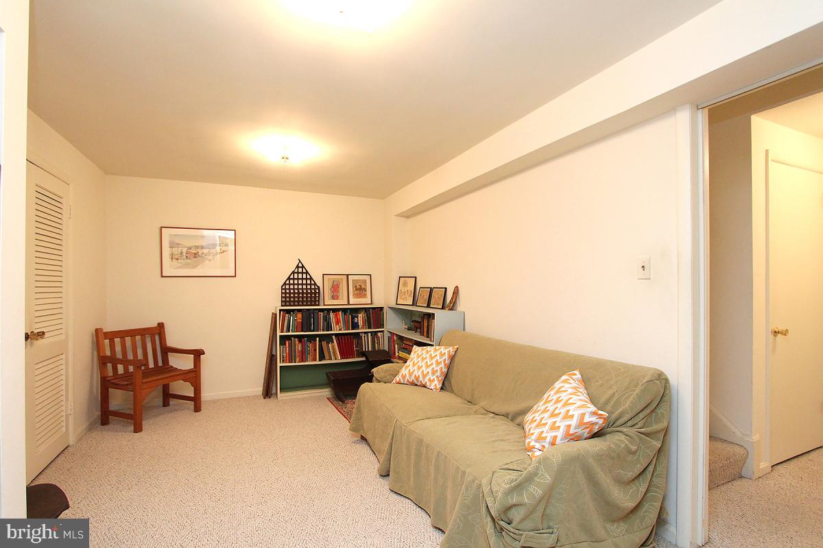 WOODHAVEN - Residential Lease