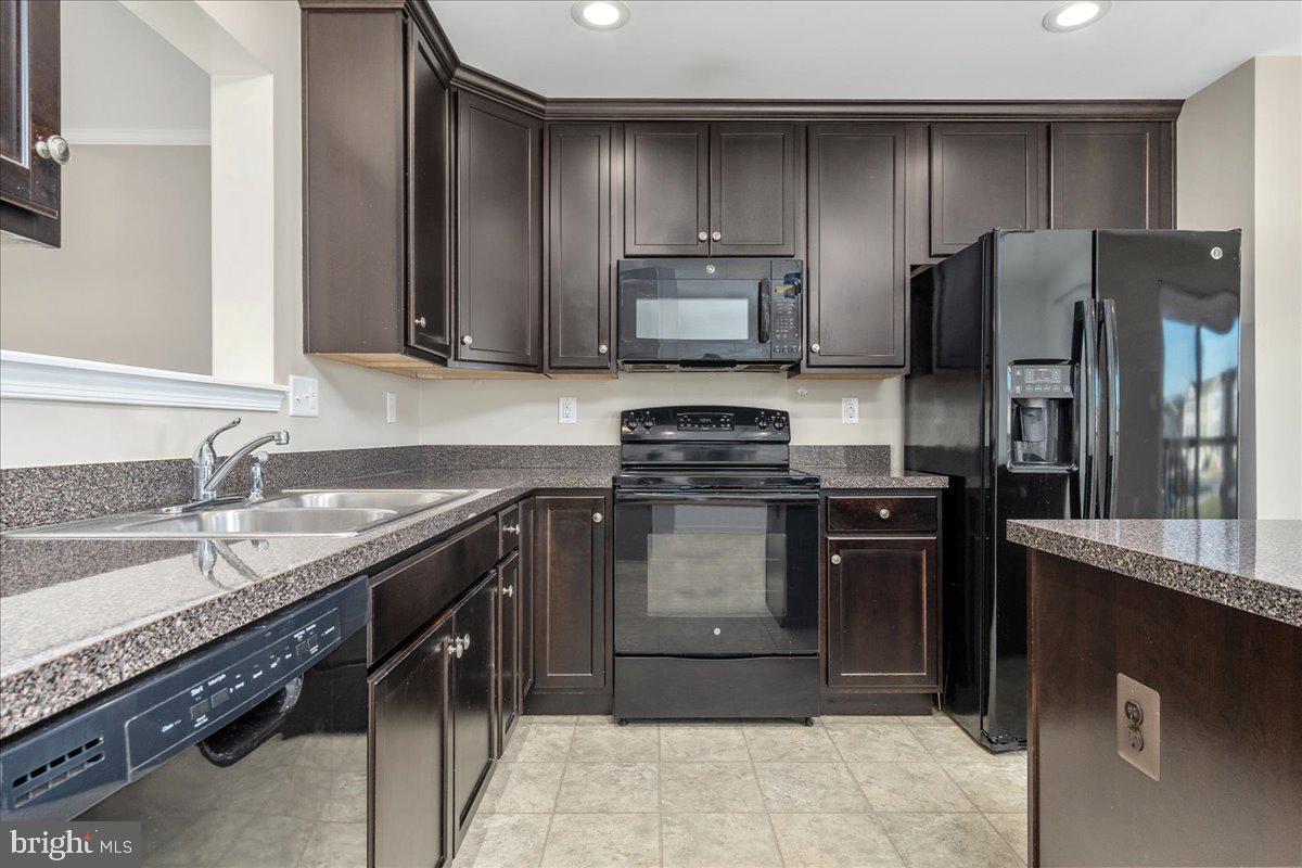 RIVERSIDE VILLAGES - Residential