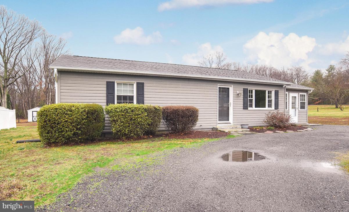 Beautiful 3 bed 2 bath rambler in Maddox (Seventh Heaven) This home sits on 1 acre and provides plenty of space to enjoy what nature has to offer. The large living hosts a spacious interior, great for entertaining. The eat in kitchen allows table space for the whole family and also access to the den great for additional space to relax and unwind. The other wing of the home provides 3 bedrooms (master with en suite bath) and an additional hall bath. Online application with $75 per applicant (any adult residing in the home).http://bit.ly/MAddoxRdAPP