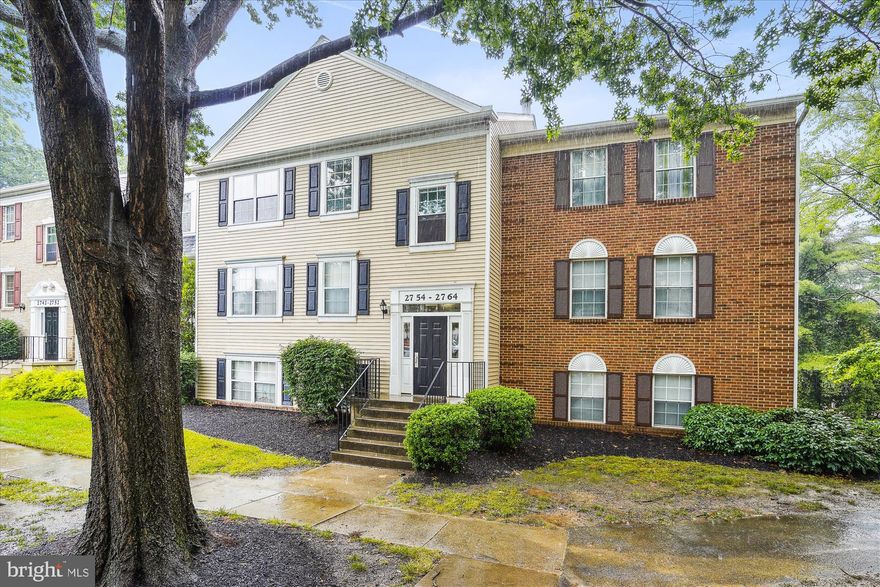 Beautiful and Large 2 bedroom 2 bathroom condo in Woodbridge. Updated kitchen with stainless steel appliances with plenty of cabinets. Stocked washer and dryer in unit. Harwood floors throughout. Living room with wood burning fireplace and ceiling fan. Large bedrooms with ceiling fans. Balcony with great view. Water and trash included with rent. Must see, available immediately!