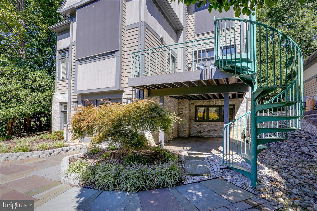 1460 WATERFRONT ROAD