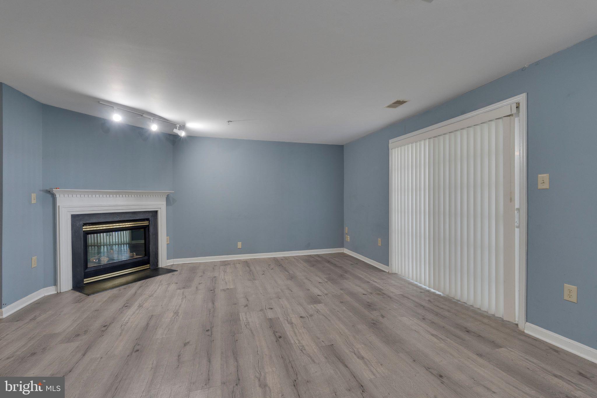 CLARKS CROSSING - Residential Lease