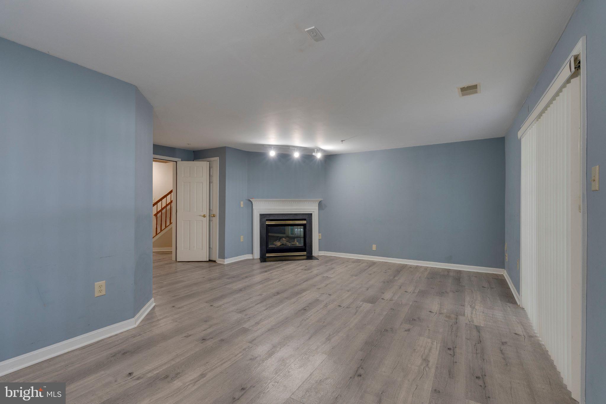 CLARKS CROSSING - Residential Lease