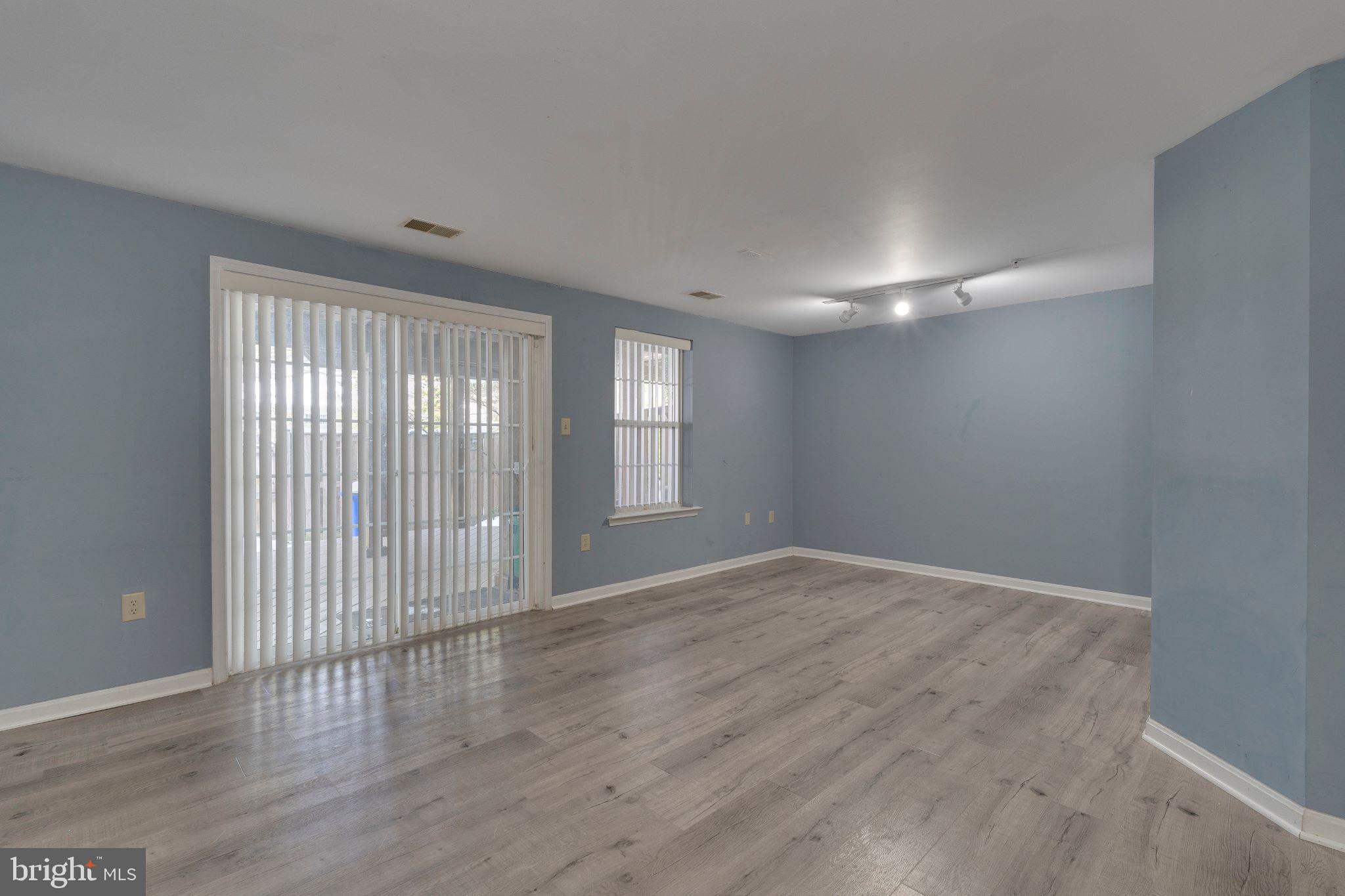 CLARKS CROSSING - Residential Lease