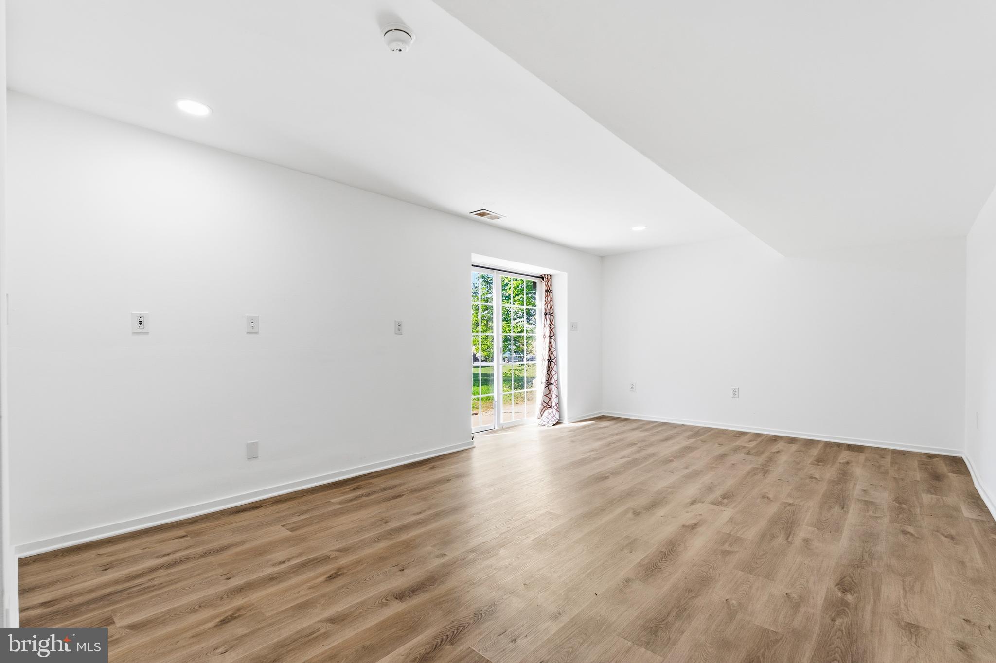 CATONSVILLE MANOR - Residential