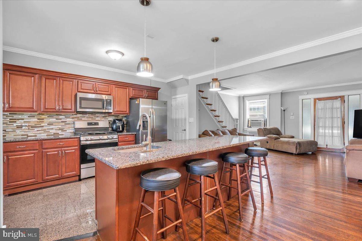 2254 HOLLINSHED AVENUE