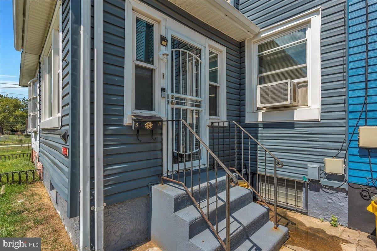 2254 HOLLINSHED AVENUE