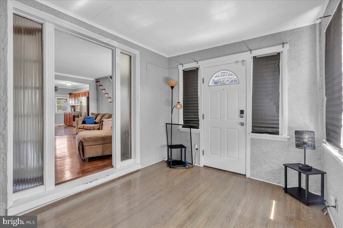 2254 HOLLINSHED AVENUE