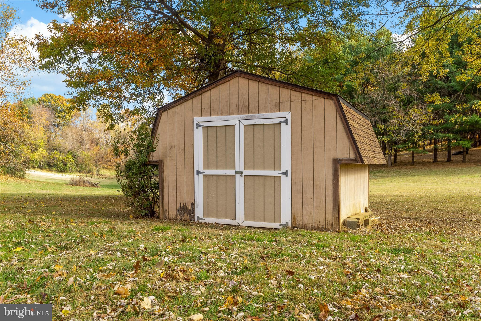 MID COUNTRY VIEW - Residential