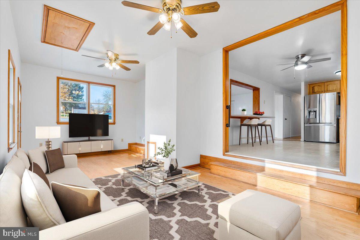 MID COUNTRY VIEW - Residential