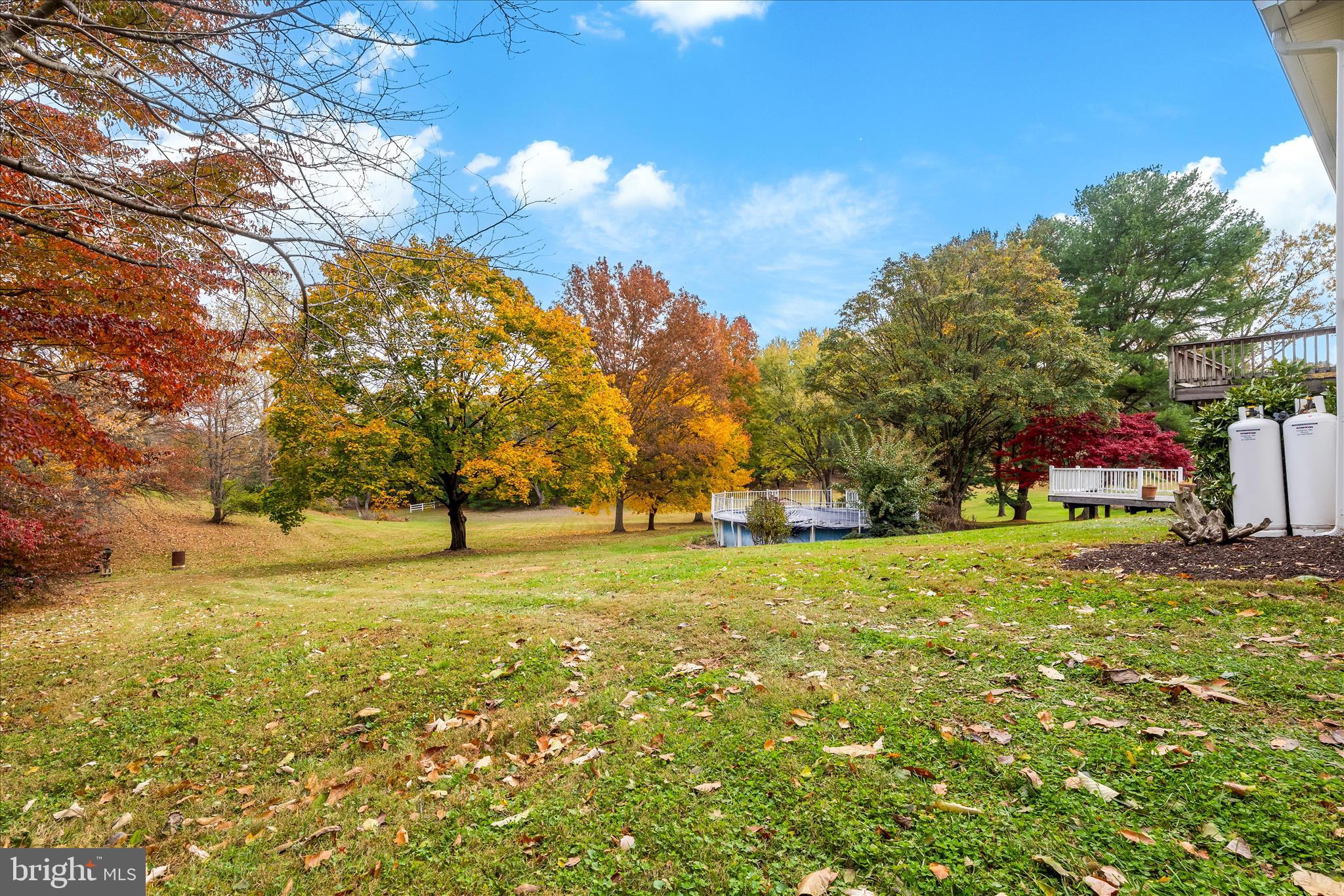 MID COUNTRY VIEW - Residential