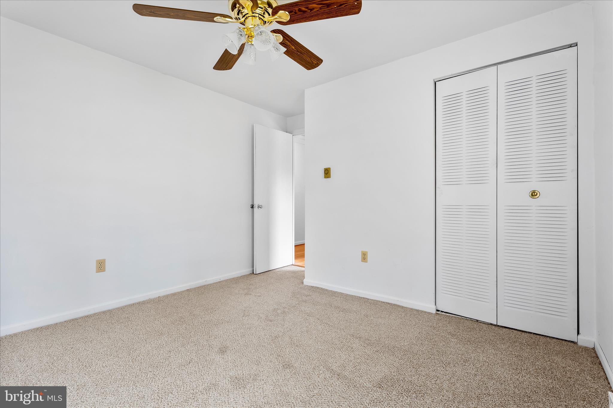 MID COUNTRY VIEW - Residential