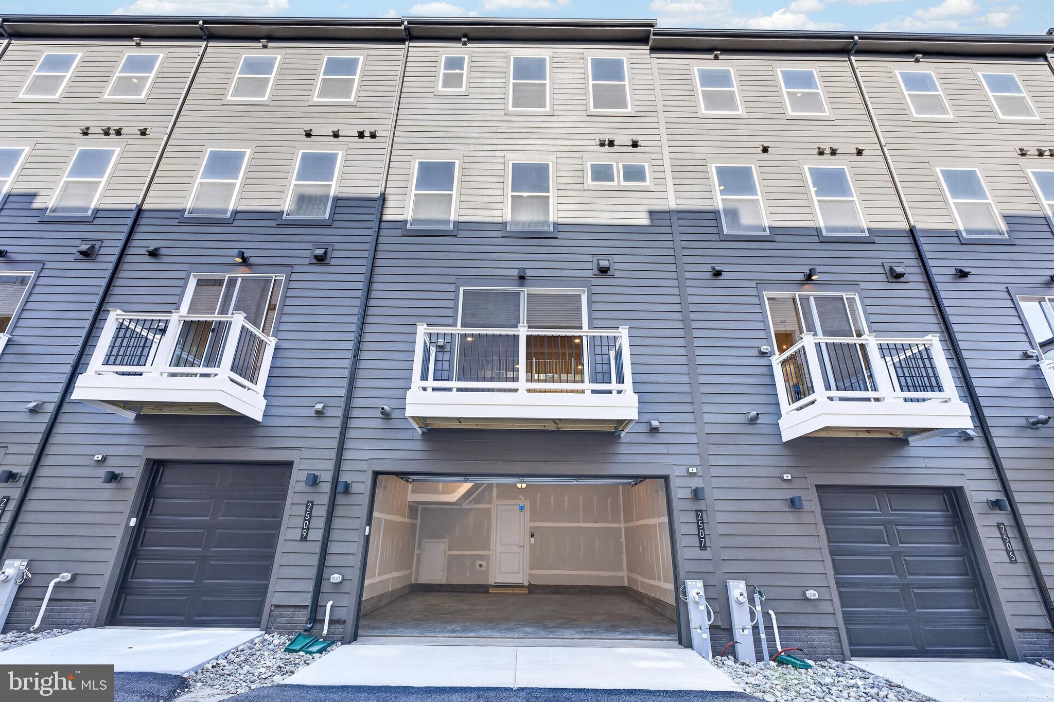 2507 LIGHT STREET