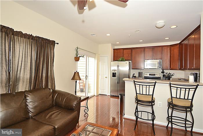 MARKET CENTER CONDOMINIUM - Residential Lease